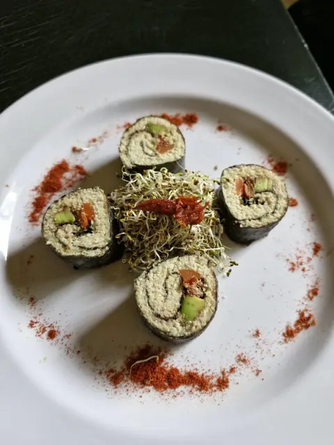 Rolls vegetales con brotes