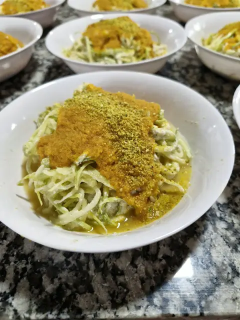 Fideos de verdura con salsa
